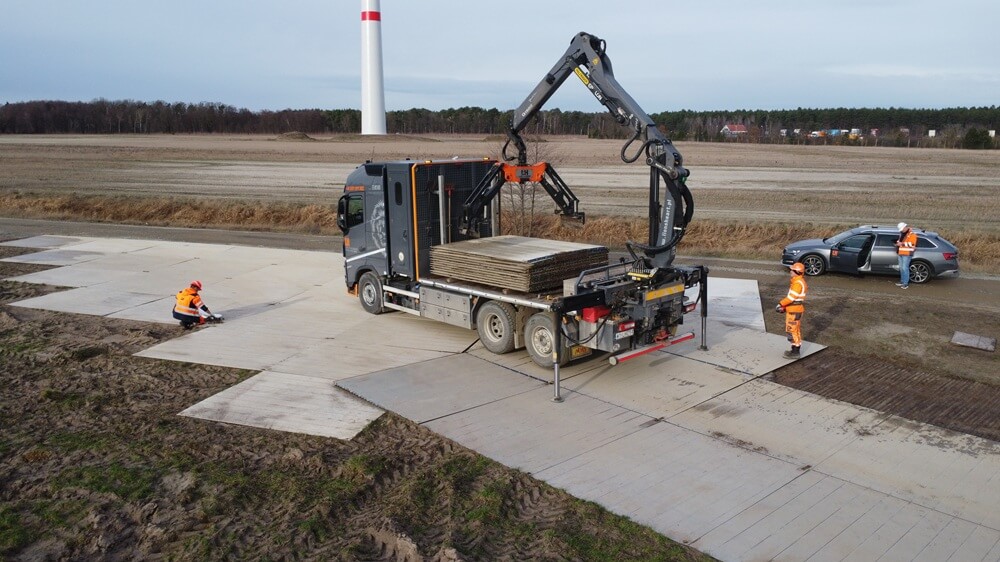 Jakie są różnice między HDS a tradycyjnymi dźwigami budowlanymi?